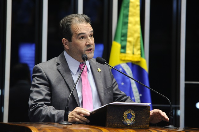 Plenário do Senado Federal durante sessão deliberativa extraordinária para votar a Denúncia 1/2016, que trata do julgamento do processo de impeachment da presidente afastada Dilma Rousseff por suposto crime de responsabilidade. Em discurso, senador Eduardo Lopes (PRB-RJ). Foto: Marcos Oliveira/Agência Senado