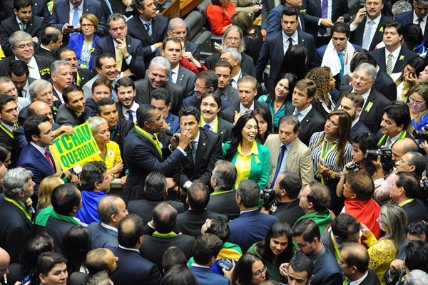 impeachment-aprovado-bancada-prb-foto2-douglas-gomes-17-4-2016-e1460950670588