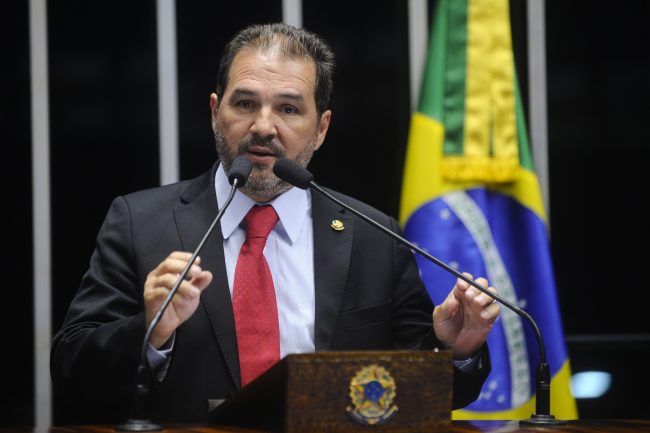 Plenário do Senado durante sessão deliberativa ordinária.

Em discurso, senador Eduardo Lopes (PRB-RJ).

Foto: Marcos Oliveira/Agência Senado
