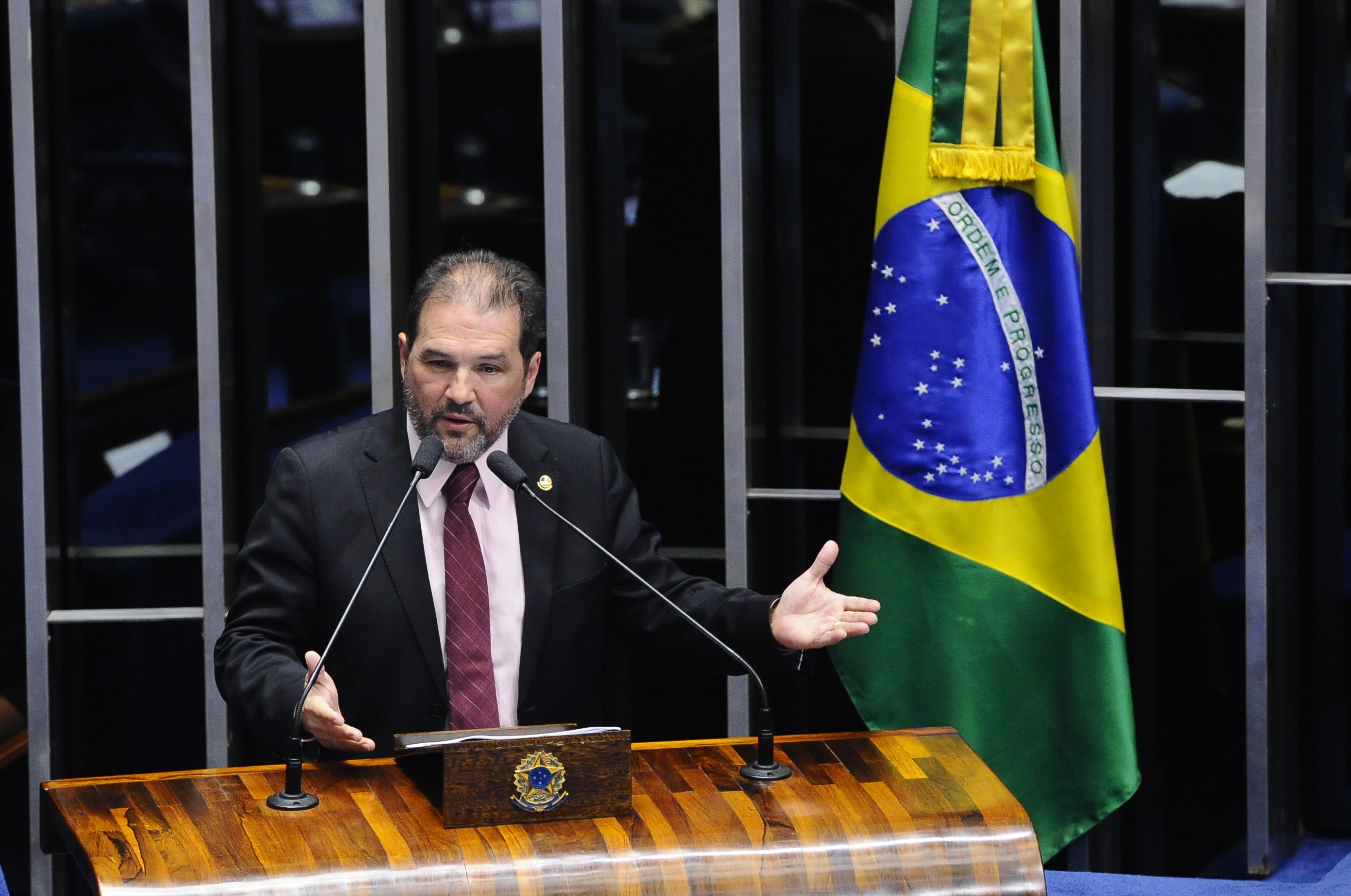 Plenário do Senado durante sessão deliberativa ordinária. Ordem do dia.

Em discurso, à tribuna, senador Eduardo Lopes (PRB-RJ).

Foto: Marcos Oliveira/Agência Senado